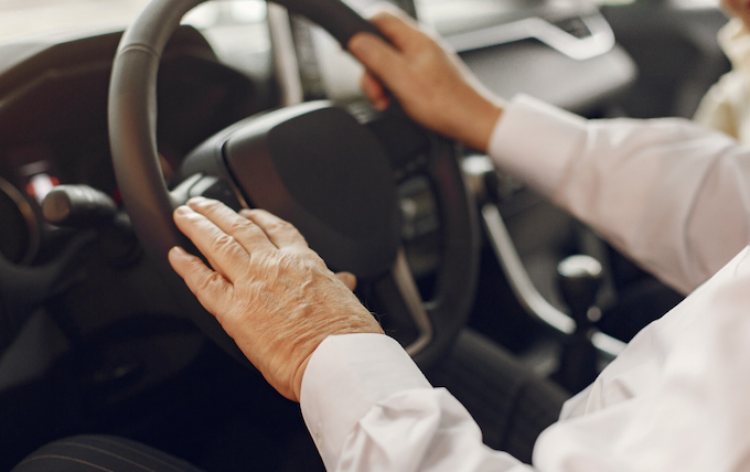 Carro mais barato para idosos? Entenda! Foto: Magnific