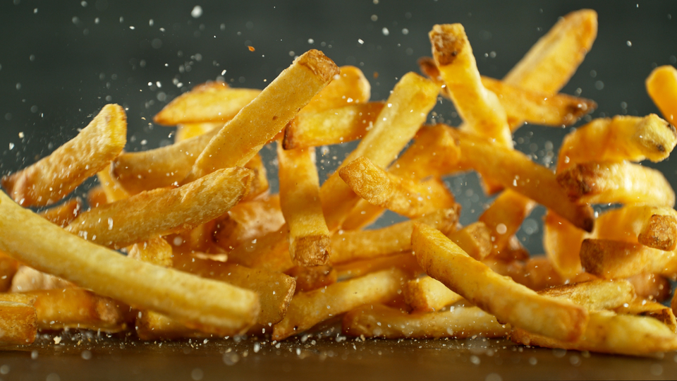 Batata frita sequinha e crocante? Este ingrediente que você tem em casa pode te ajudar. Crédito: Canva.