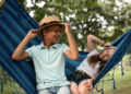 Férias de julho e autismo: veja dicas para não passar perrengues com seu filho. Foto: Magnific
