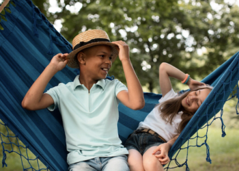 Férias de julho e autismo: veja dicas para não passar perrengues com seu filho. Foto: Magnific