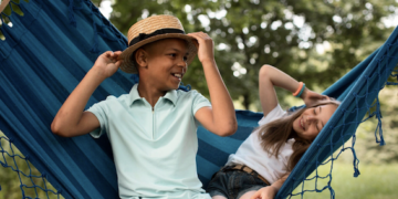 Férias de julho e autismo: veja dicas para não passar perrengues com seu filho. Foto: Magnific