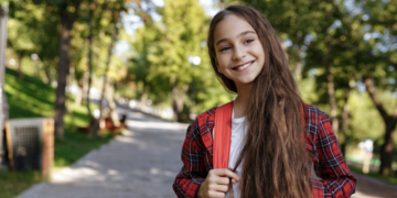 Entenda por que as meninas estão menstruando cada vez mais cedo. Foto: Magnific