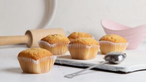 Misture 4 ingredientes e faça uma queijadinha irresistível para o café da tarde