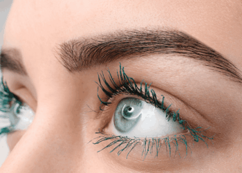 Rímel colorido. Crédito: Canva.