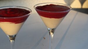 Mousse Romeu e Julieta na taça: sobremesa fácil e perfeita para o Dia dos Namorados
