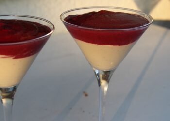 Mousse Romeu e Julieta na taça