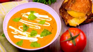 Sopa de tomate com queijo quente – é prática e rápida de fazer!