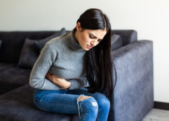 "Outra causa muito comum é o uso de algumas medicações que têm a constipação intestinal como efeito colateral” destaca a Dra. Elaine Moreira. Foto: Magnific.