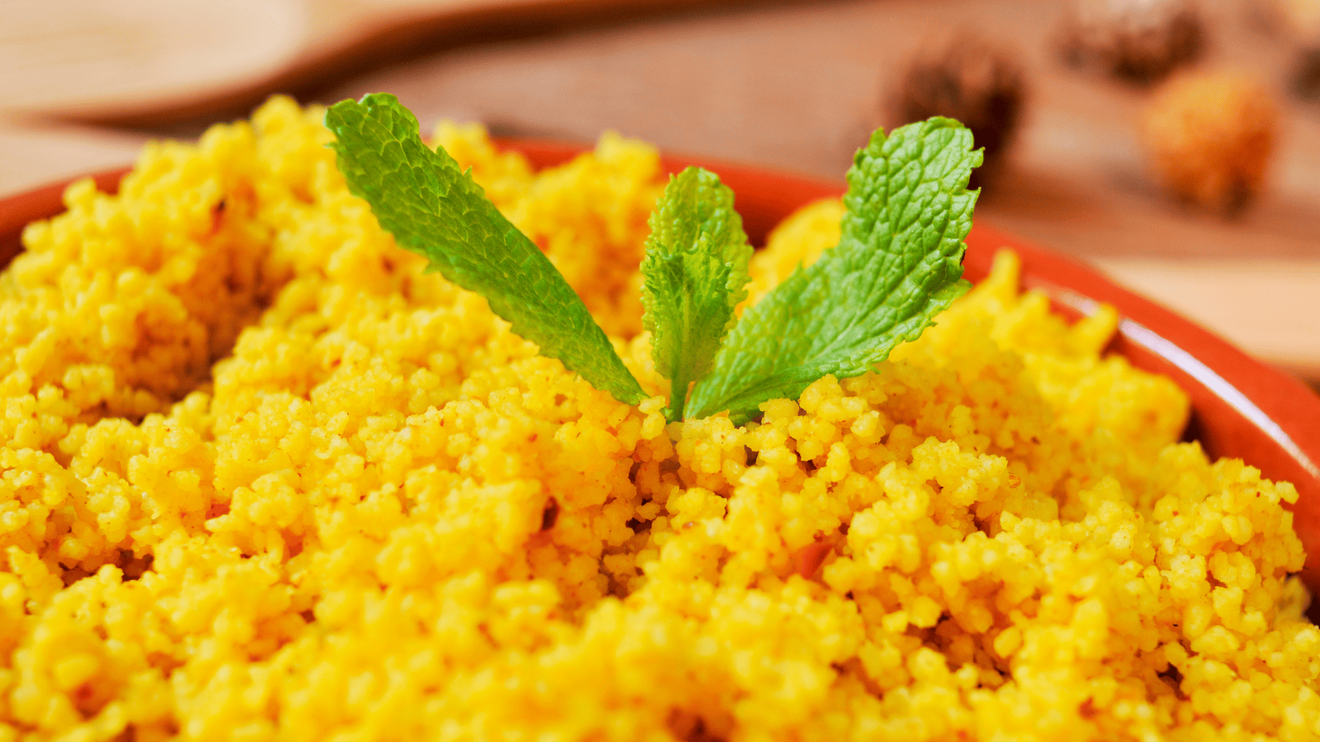 Aprenda a fazer o cuscuz nordestino tradicional digno de um chef de cozinha. Crédito: Canva