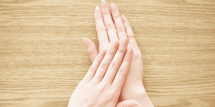 Bare nails. Crédito: Canva