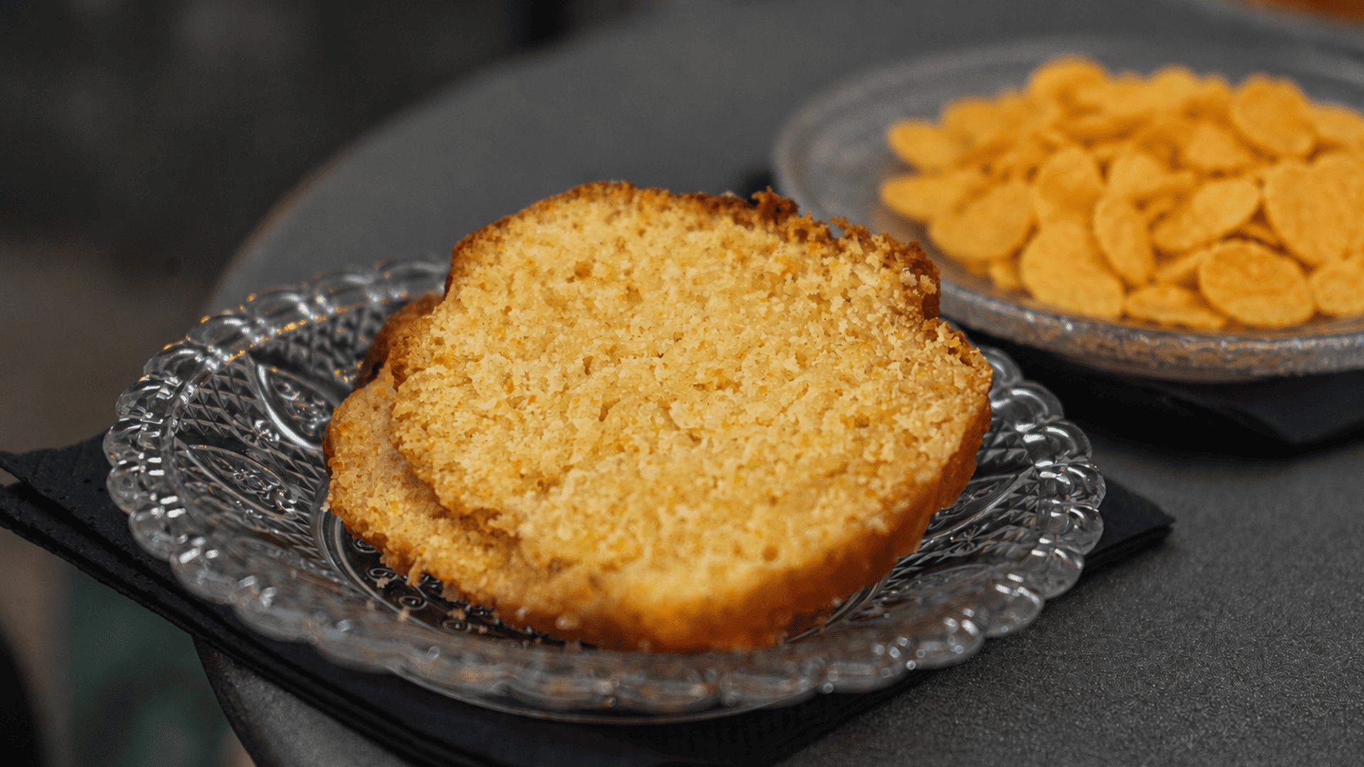 Bolo de milho sem ovos: receita cremosa, fofinha e muito fácil para o café da tarde