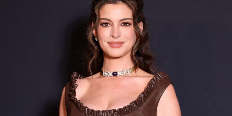 Anne-Hathaway