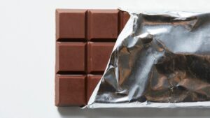 Barra de chocolate caseira feita com 2 ingredientes; veja a receita da Ana Maria Braga