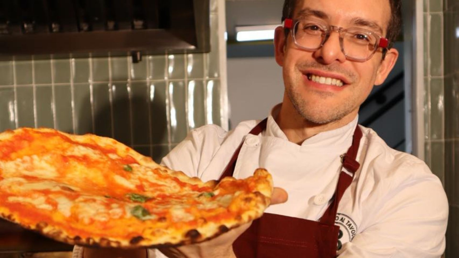 Pizza Napolitana: esta receita rende 4 pizzas e te ensina a fazer a redonda em casa