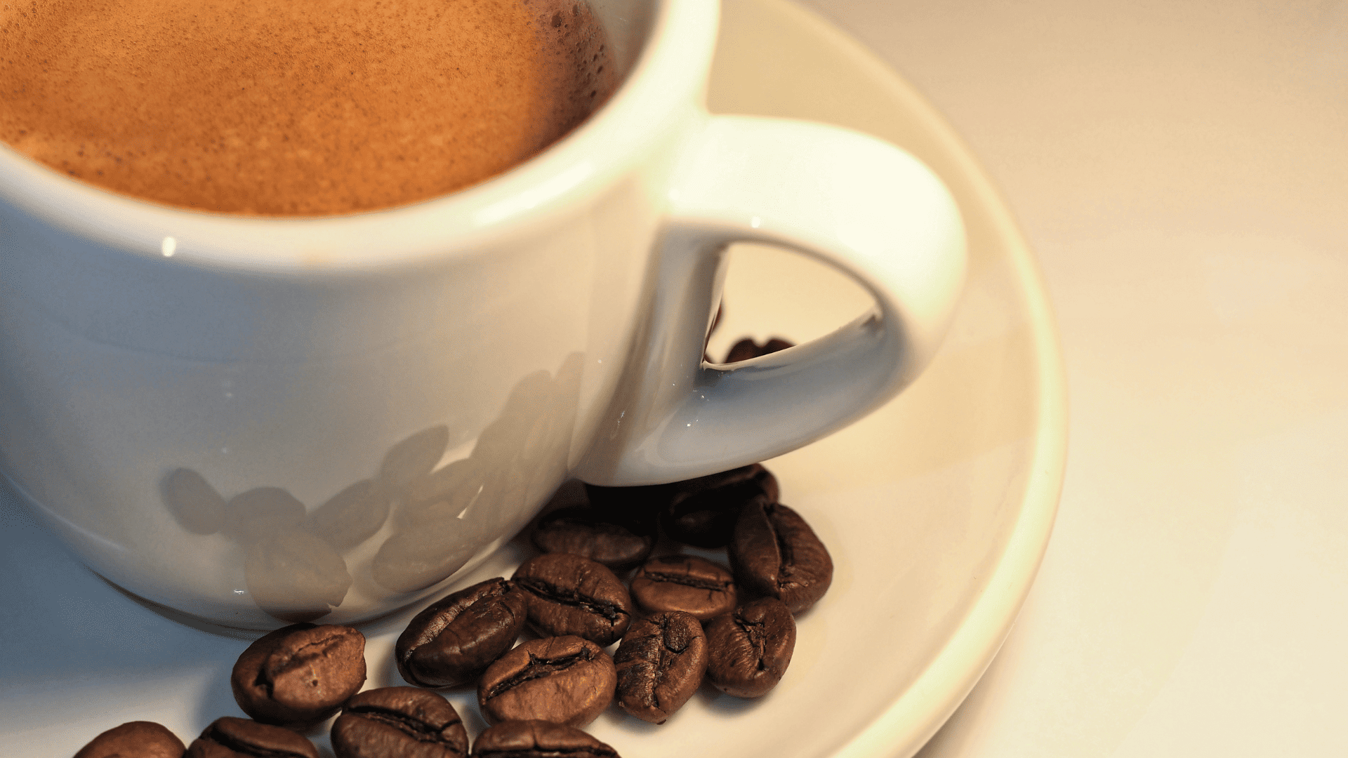 Como fazer o café perfeito Conheça os truques de barista para replicar em casa. Crédito: Canva