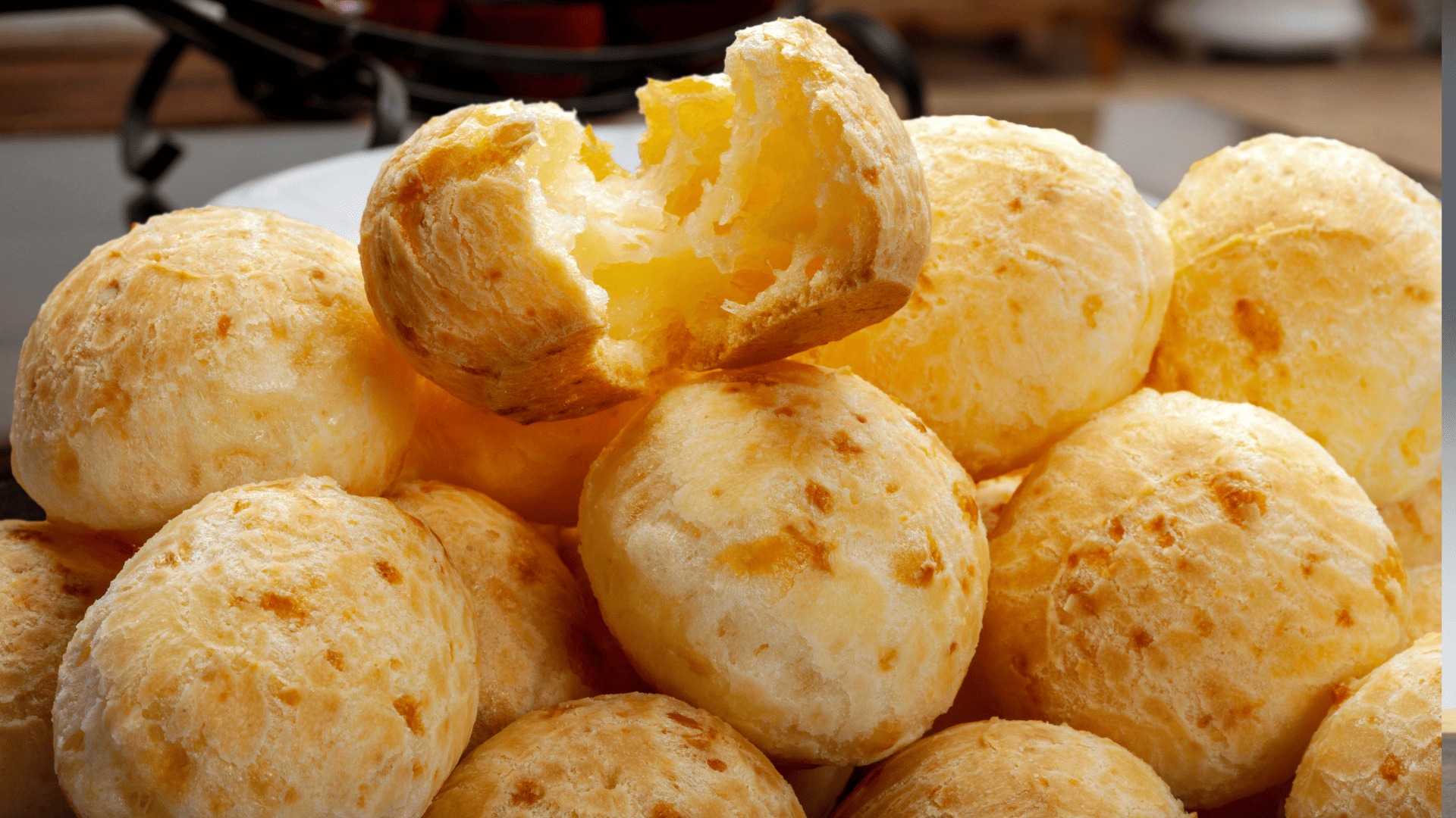 Como fazer pão de queijo caseiro sem errar Veja os segredos que fazem diferença. Crédito: Canva