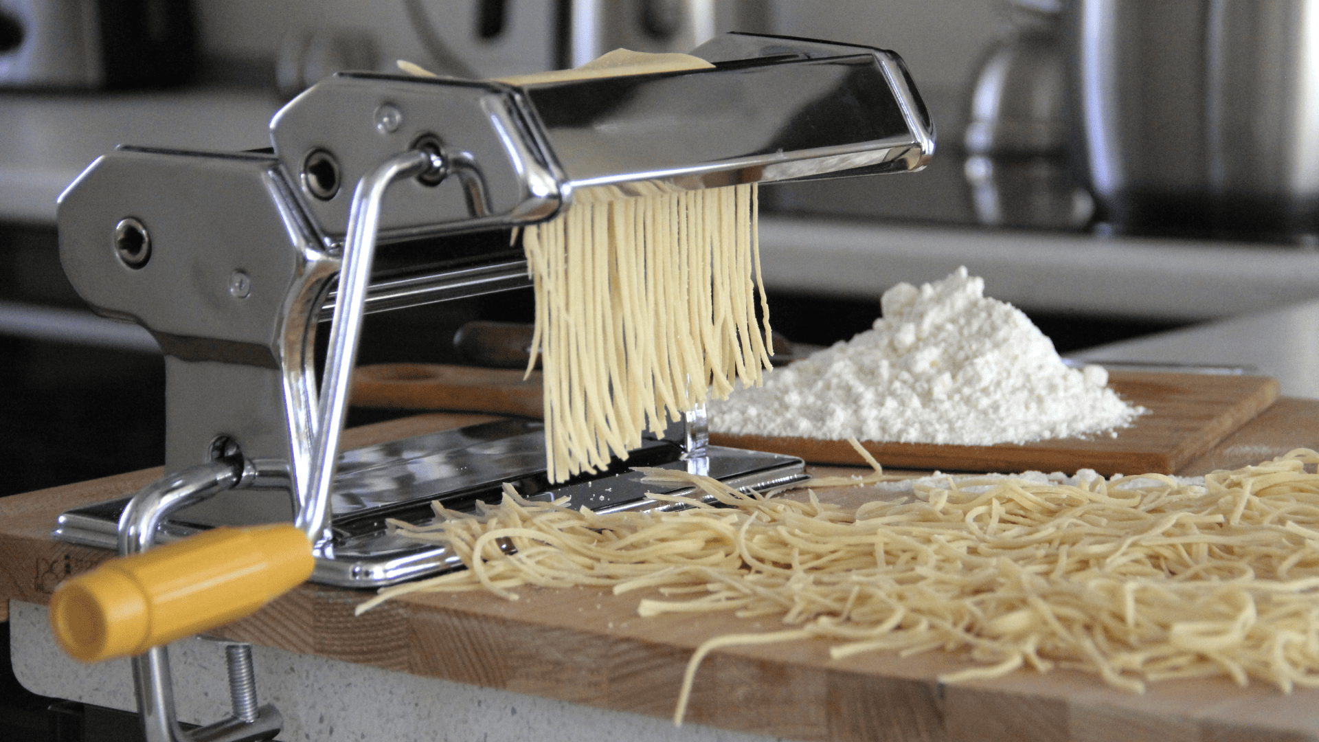 Como preparar massas frescas em casa Veja os segredos dos chefs para não errar a receita. Crédito: Canva