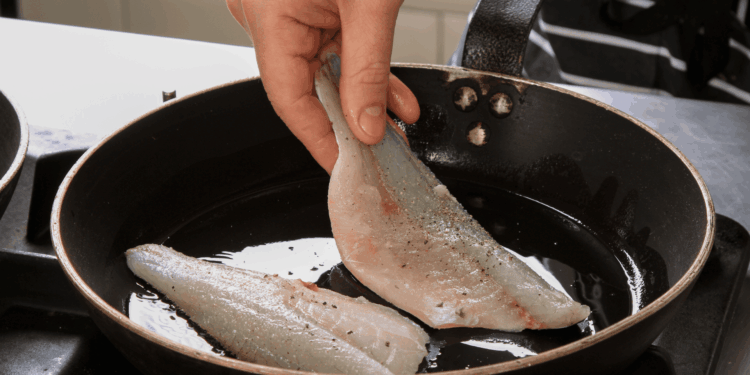 Como tirar espinha de peixe. Crédito: Canva