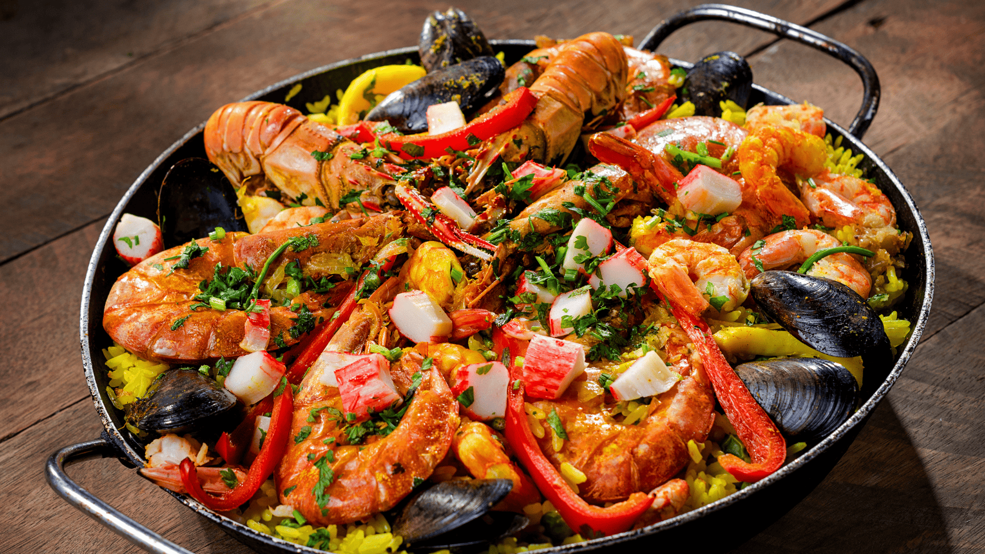Conheça os truques de chef para fazer uma paella legítima diretamente da Espanha. Crédito: Canva