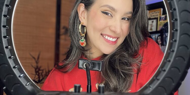 Para Evelyn Marques, especialista em digital, o mercado de beleza foi um dos primeiros a perceber que o modelo tradicional de comunicação já não acompanhava a forma como as pessoas tomam decisões de consumo. Foto: Divulgação.