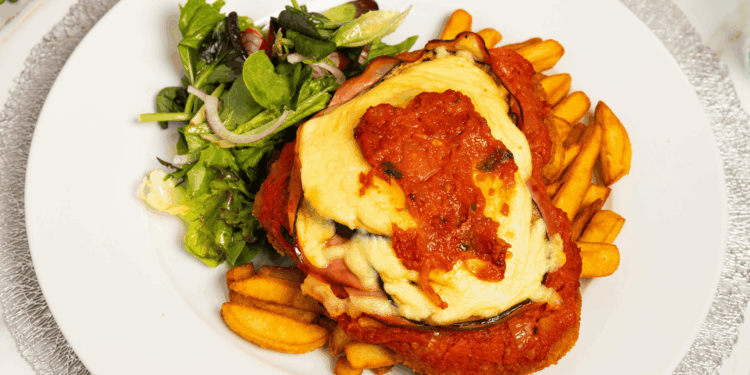 Filé à Parmegiana. Crédito: Canva