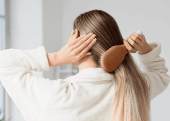 Hidratação profunda no cabelo.Crédito: Canva