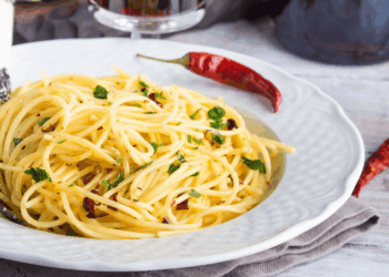 Macarrão ao alho e óleo. Crédito: Canva