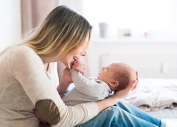 Queda de cabelo pós-parto: Papel da dieta