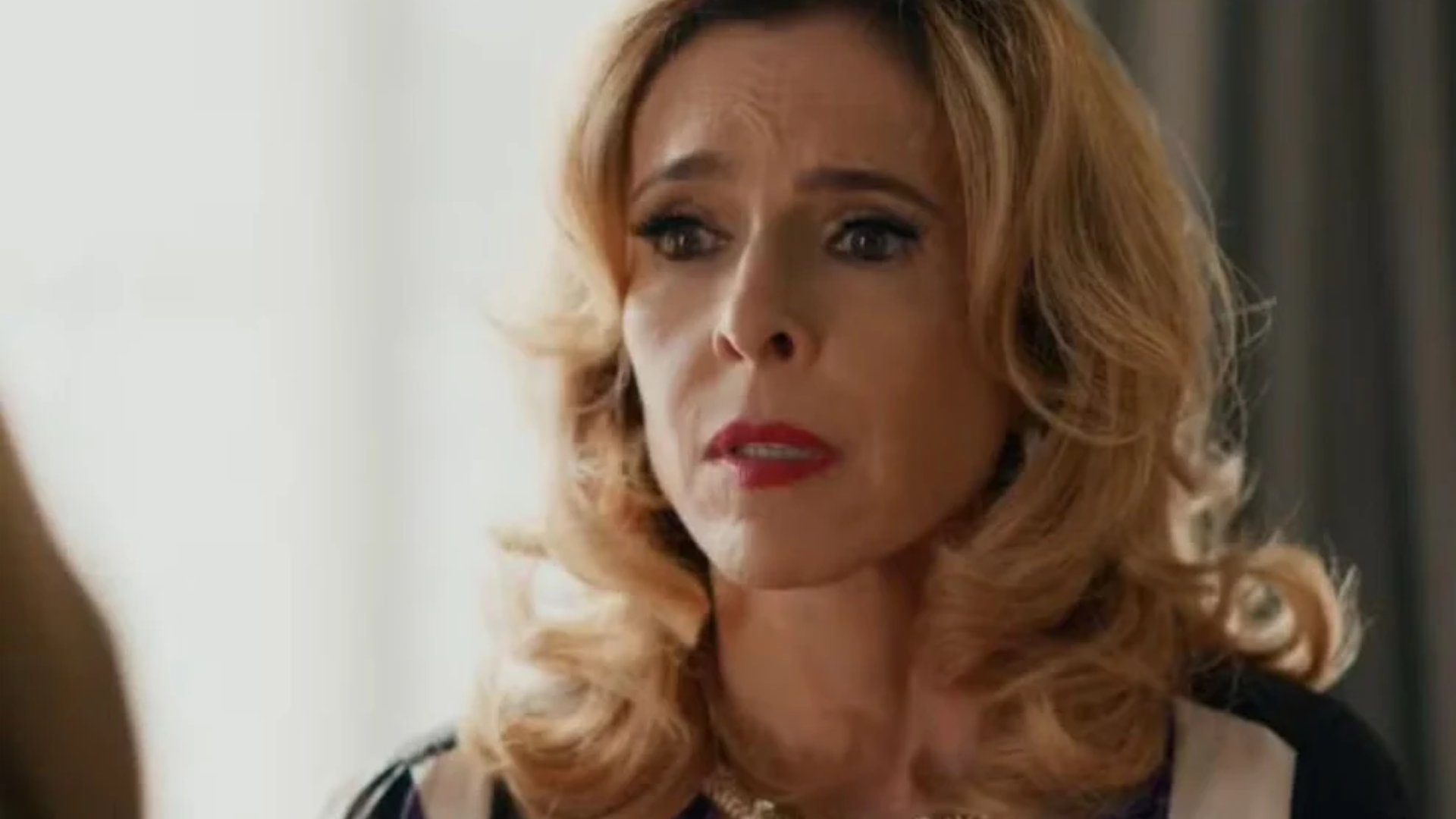 Quem Ama Cuida armação dá certo e personagem cai em emboscada na rua. Reprodução: Globo