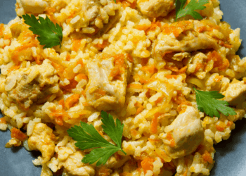 Risoto de frango simples. Crédito: Canva