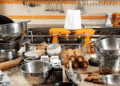 Utensílios de cozinha essenciais. Crédito: Canva