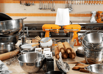 Utensílios de cozinha essenciais. Crédito: Canva