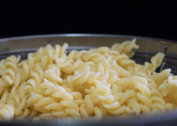 Erros que acabam com seu macarrão. Foto: Magnific