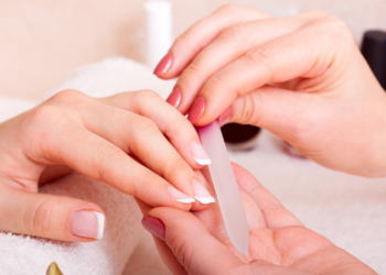 unhas longas e fortes. Crédito: Canva
